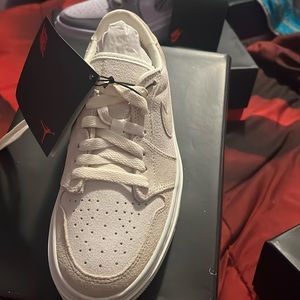 New . Air Jordan elevated low 1